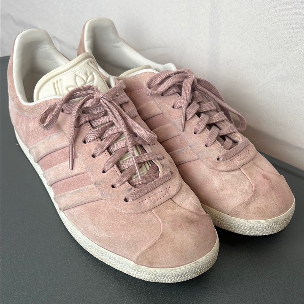 adidas gazelle Pink Suede Sneakers size 8.5